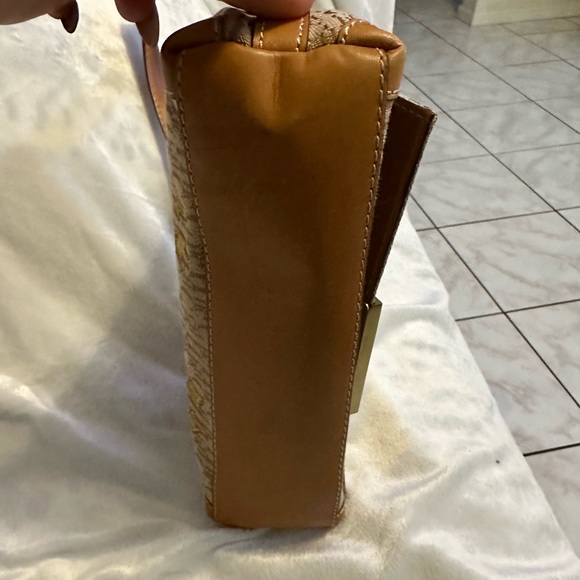 Like new Carolina Herrera Sholder Bag! - Picture 6 of 6